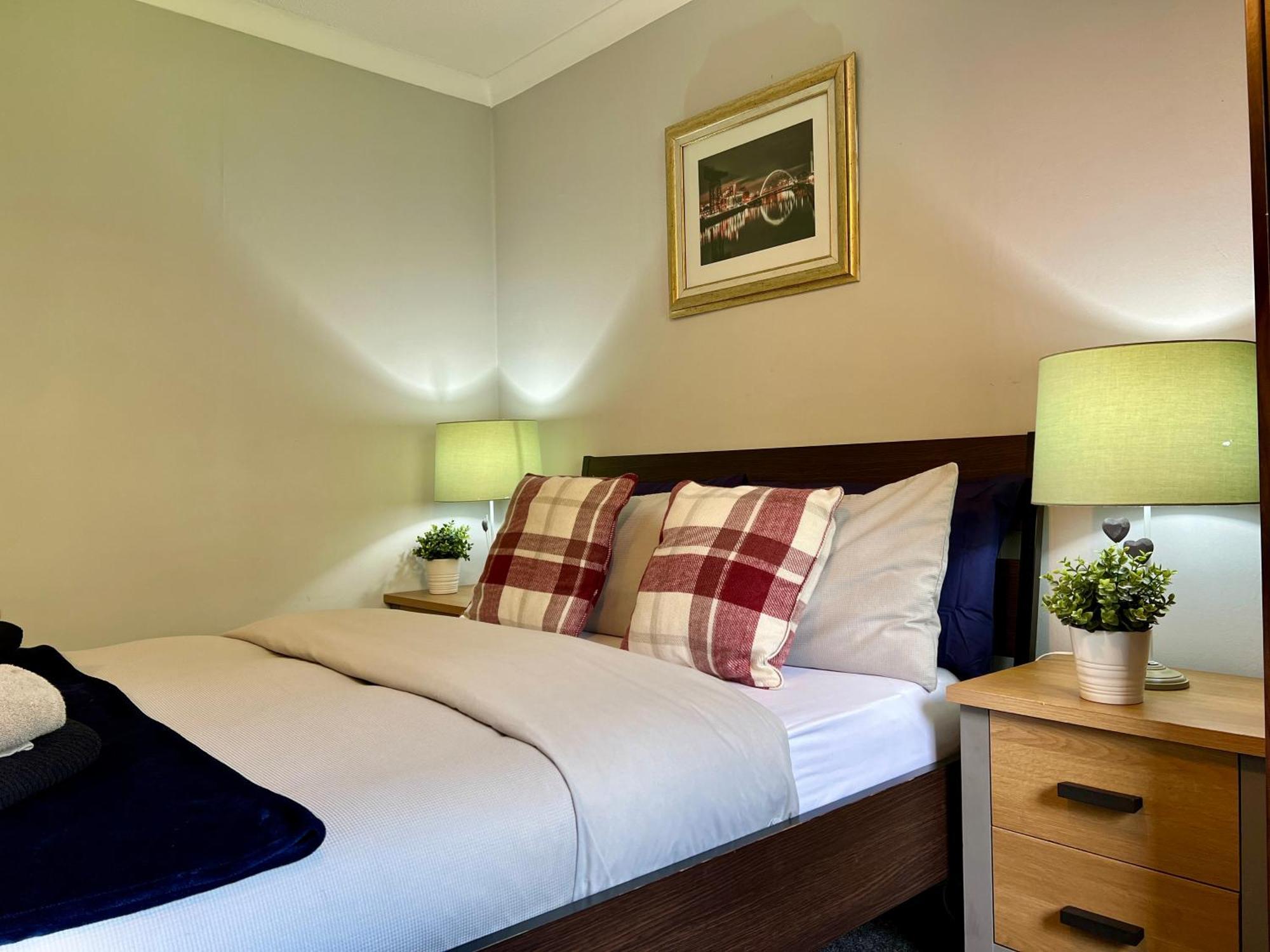 Spacious 2 Bed-Flat In Glasgow City - Free Parking Buitenkant foto