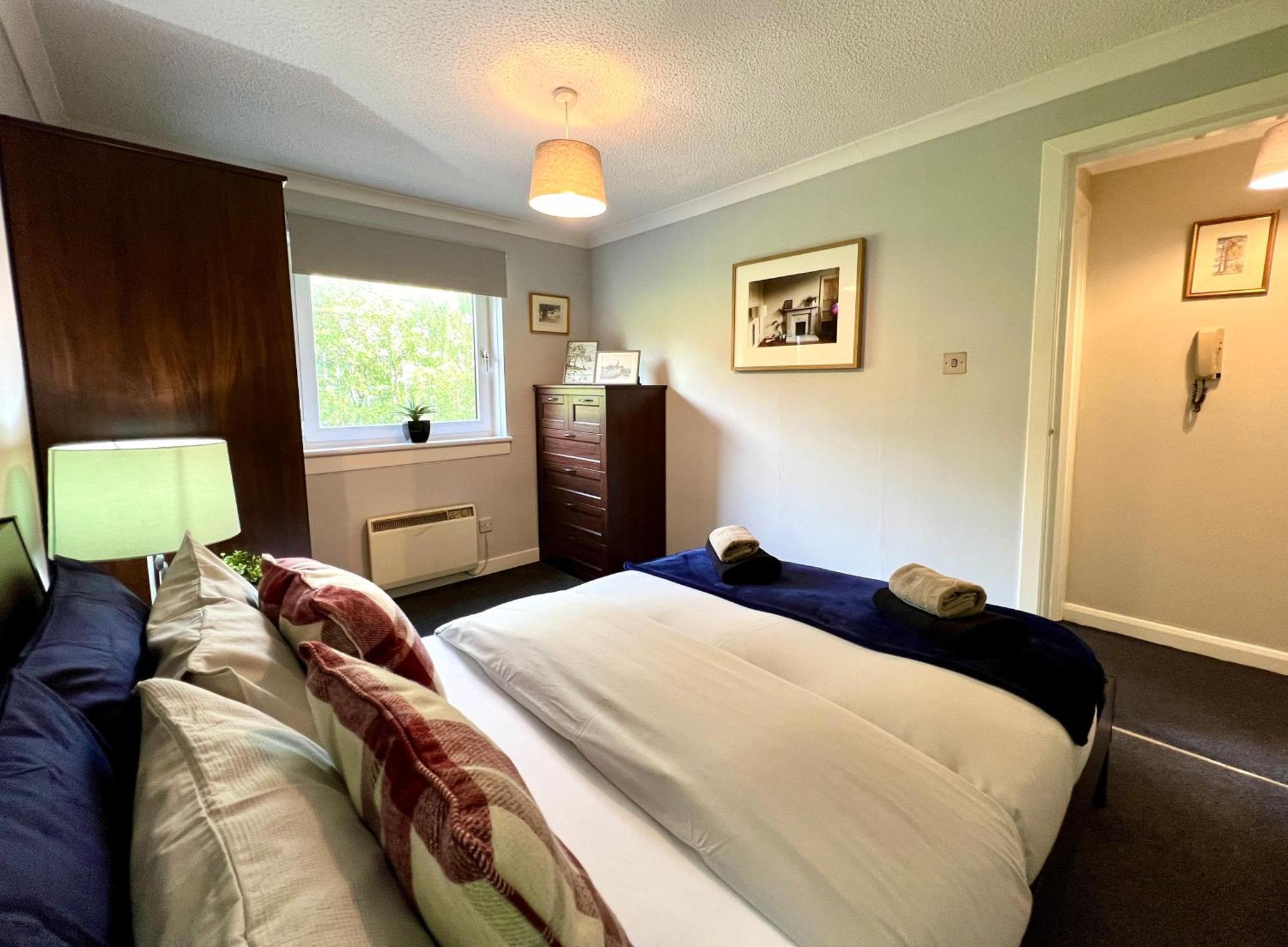Spacious 2 Bed-Flat In Glasgow City - Free Parking Buitenkant foto