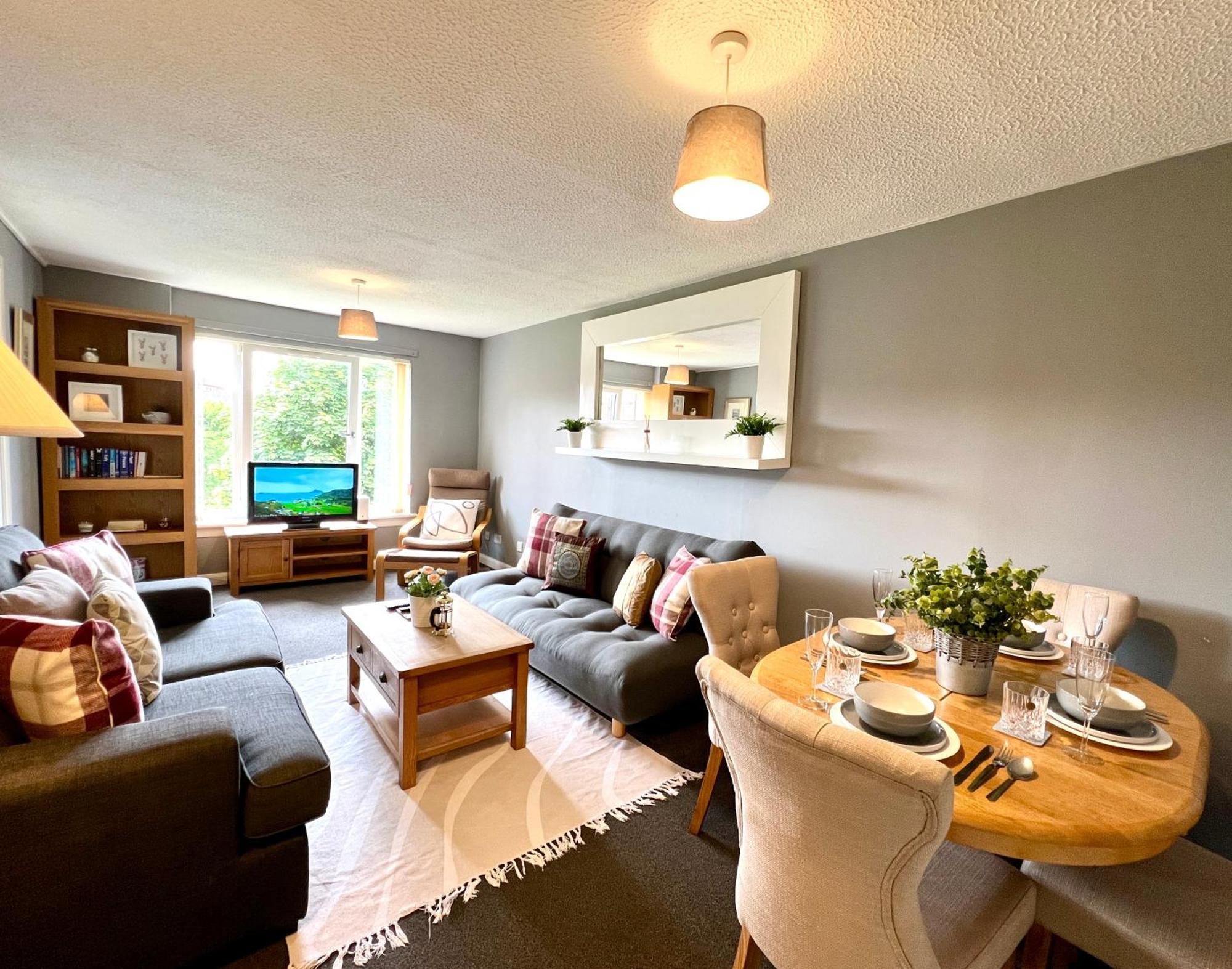 Spacious 2 Bed-Flat In Glasgow City - Free Parking Buitenkant foto