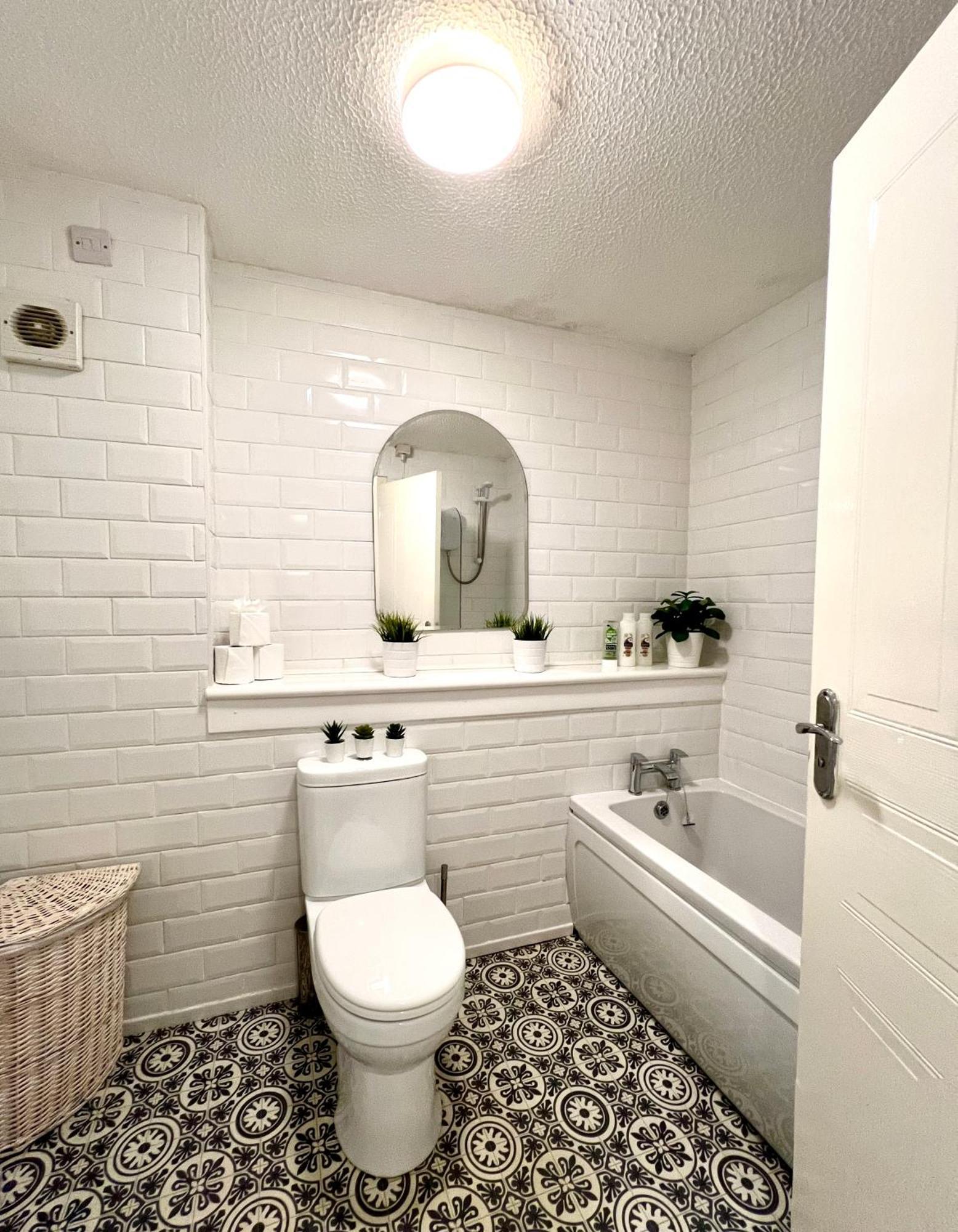 Spacious 2 Bed-Flat In Glasgow City - Free Parking Buitenkant foto
