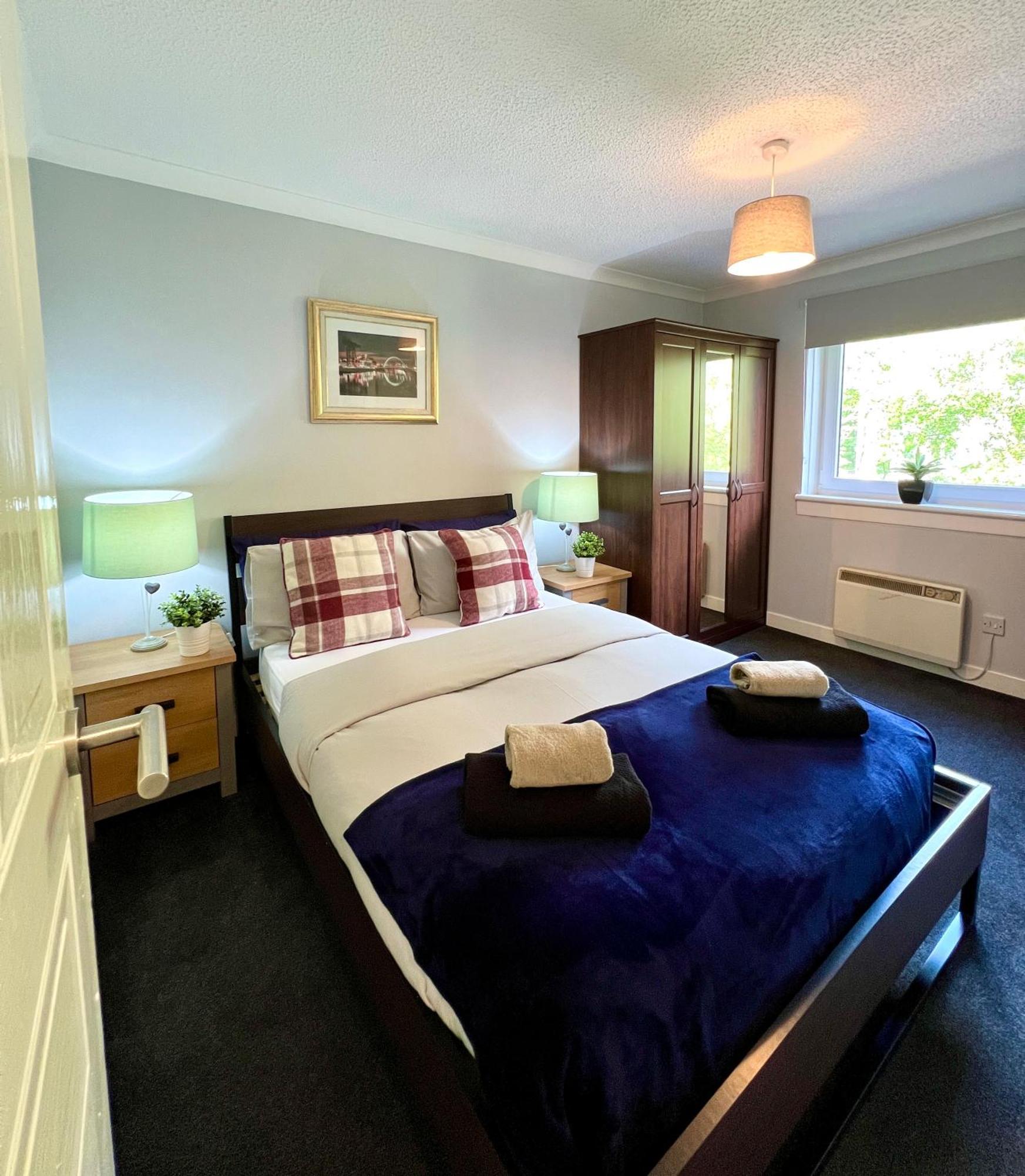 Spacious 2 Bed-Flat In Glasgow City - Free Parking Buitenkant foto