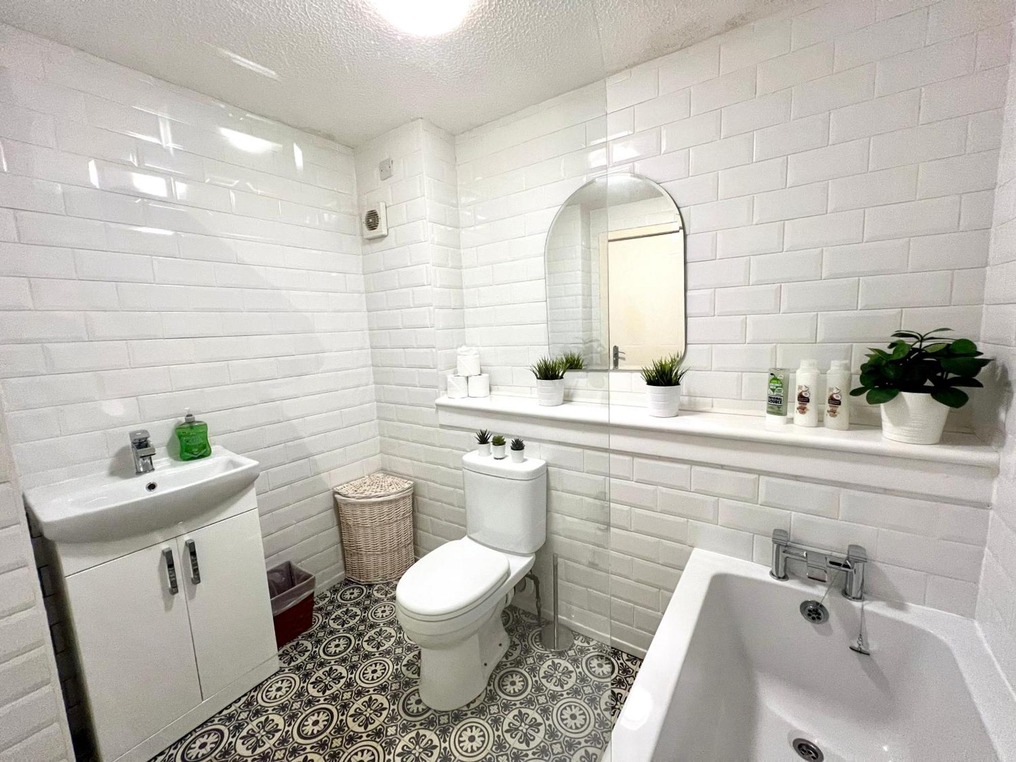 Spacious 2 Bed-Flat In Glasgow City - Free Parking Buitenkant foto