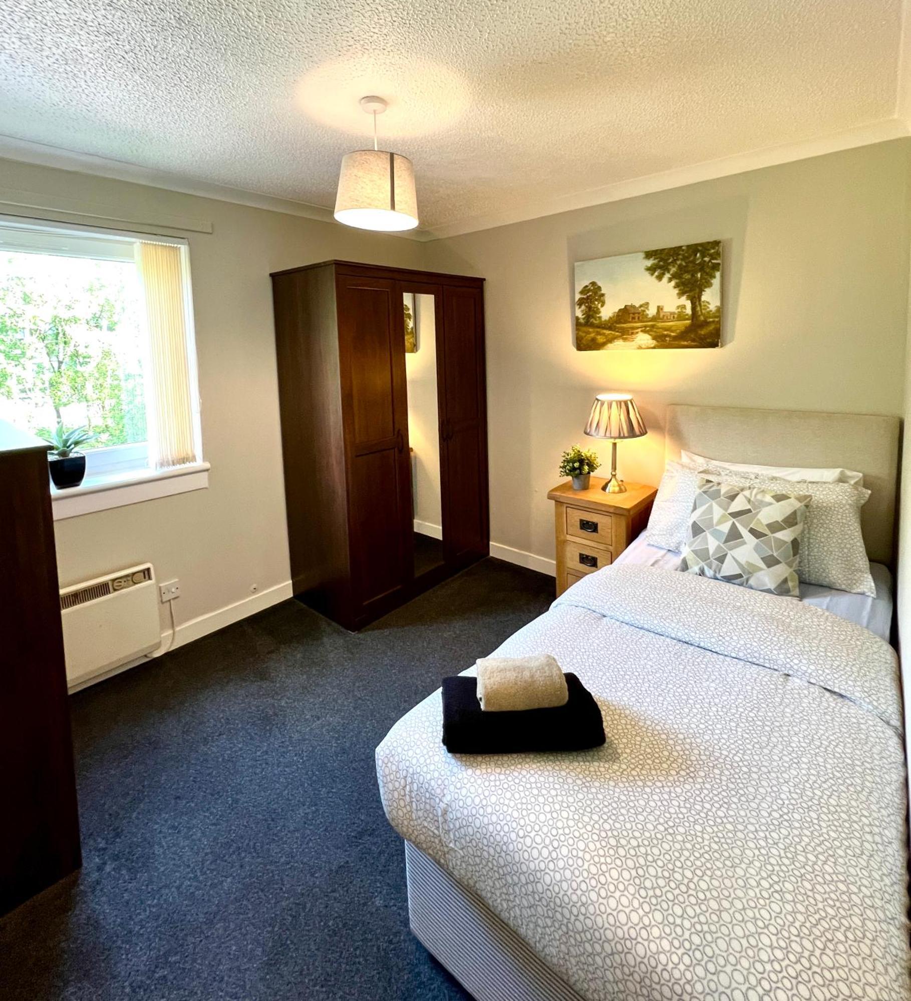 Spacious 2 Bed-Flat In Glasgow City - Free Parking Buitenkant foto
