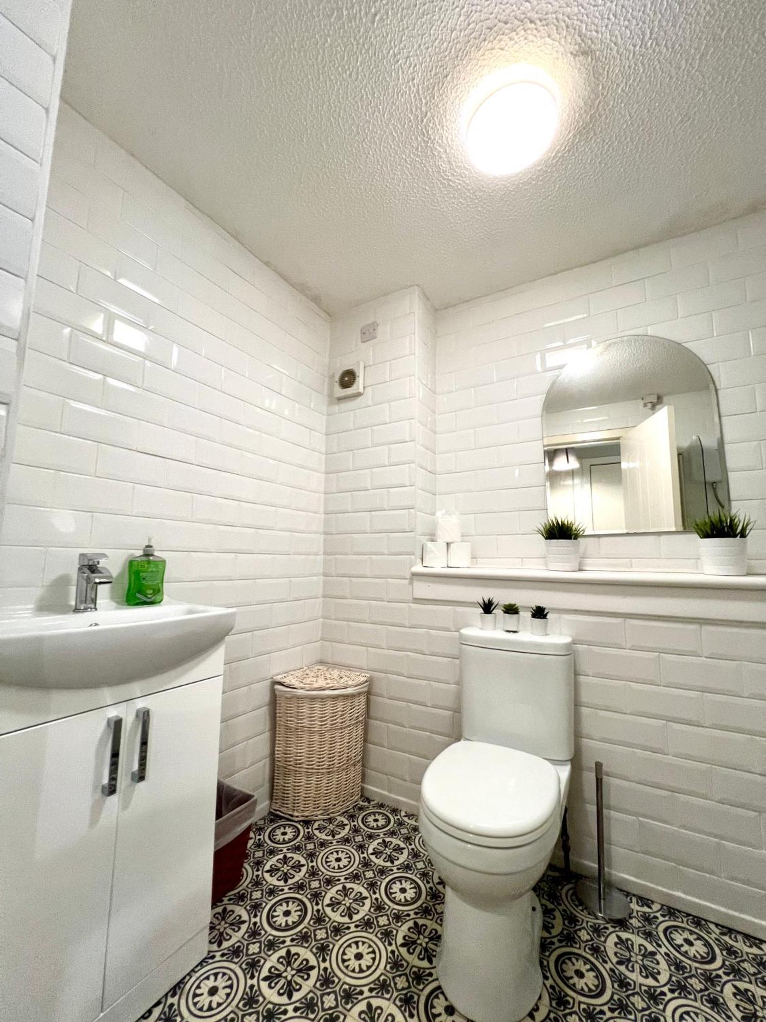 Spacious 2 Bed-Flat In Glasgow City - Free Parking Buitenkant foto