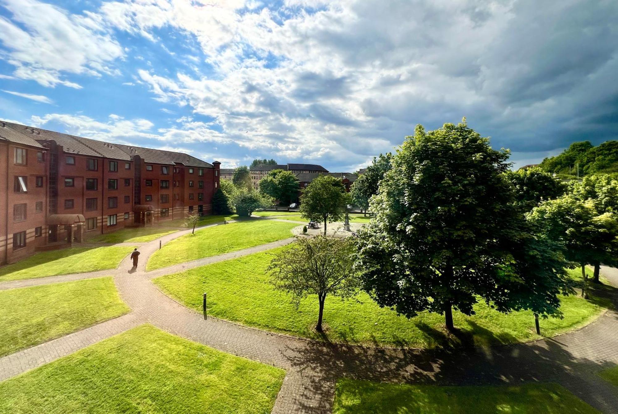 Spacious 2 Bed-Flat In Glasgow City - Free Parking Buitenkant foto